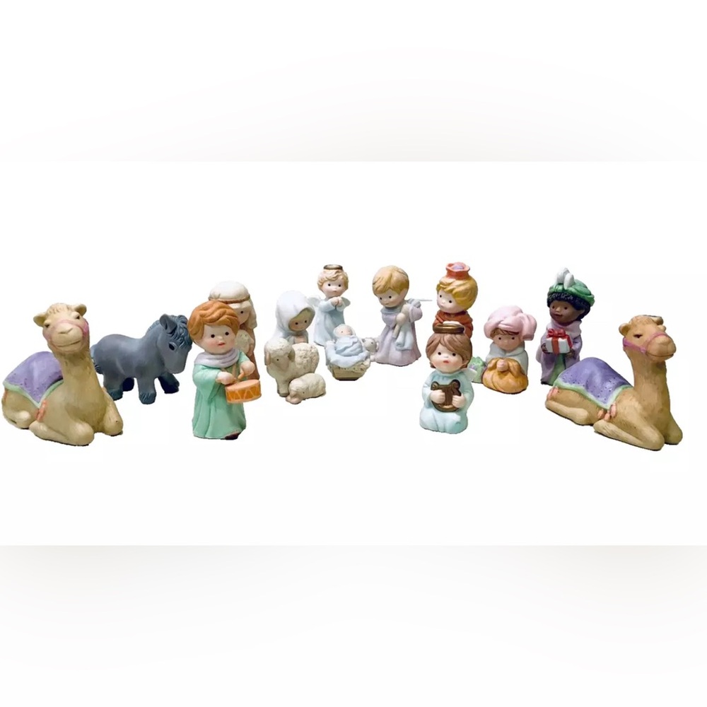 Avon Vintage 1986-1988 Heavenly Blessings Porcelain 14 Piece Christmas Nativity
